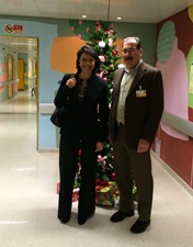 Teresa Morais distribui sorrisos às crianças internadas na Pediatria do CHL