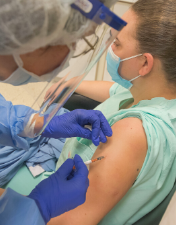 Centro Hospitalar de Leiria inicia vacinação dos profissionais de saúde contra a Covid-19